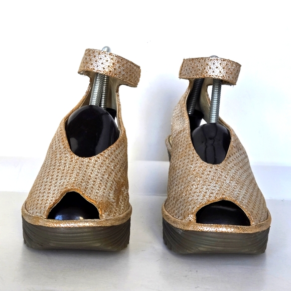 Fly London Yala pearl perforated open toe light-colored wedge heel-EUC size 8 - Picture 2 of 8